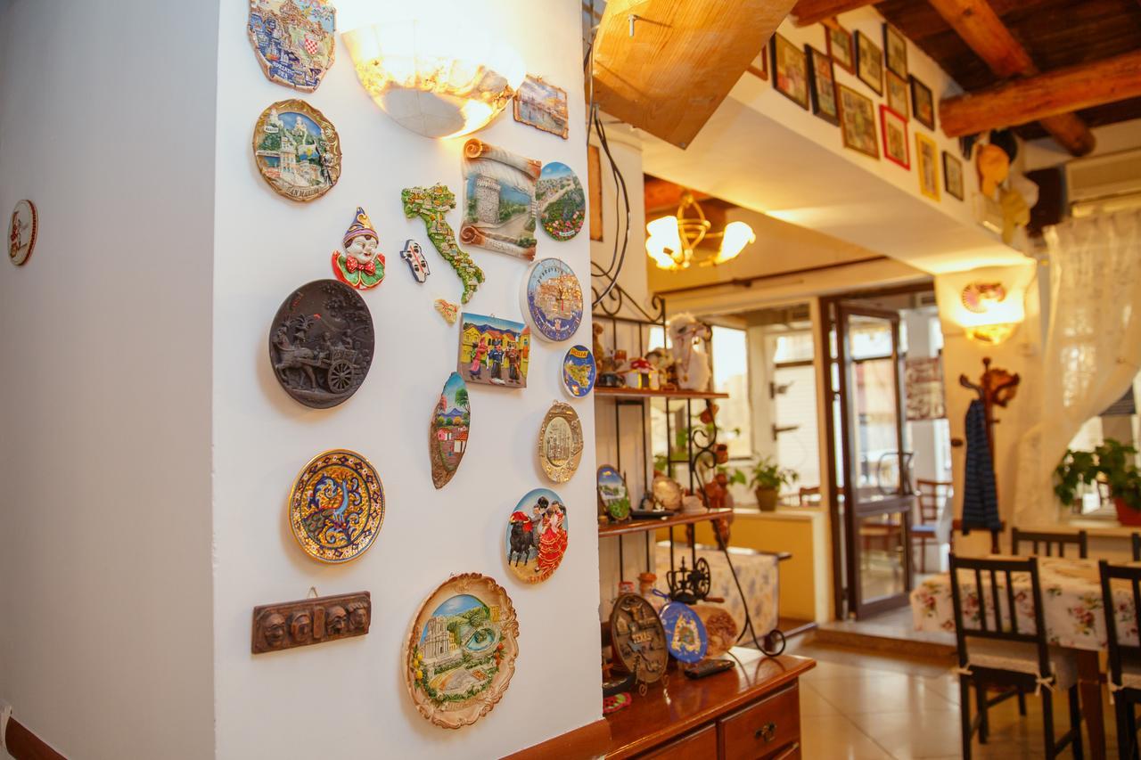 Mini Hotel Venezia Atyraū Екстериор снимка