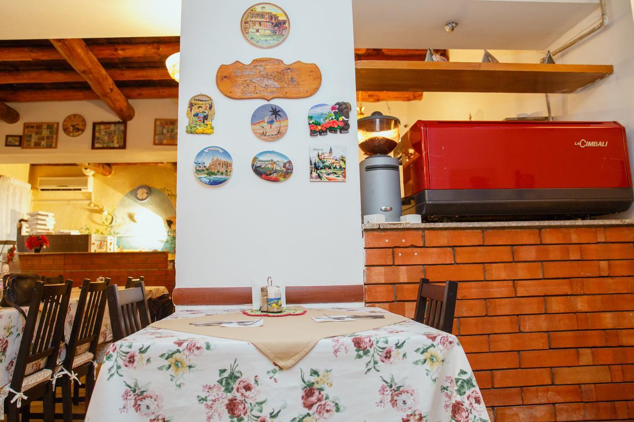 Mini Hotel Venezia Atyraū Екстериор снимка