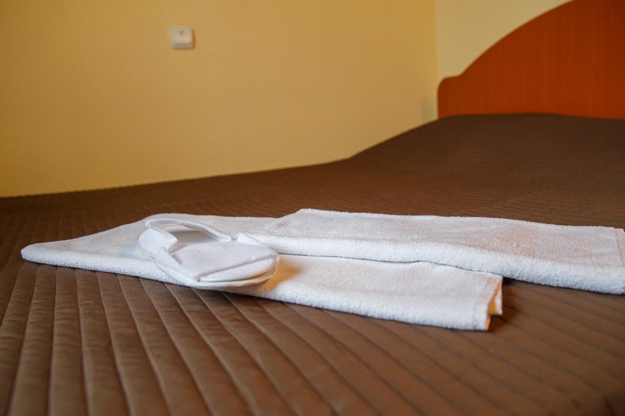 Mini Hotel Venezia Atyraū Екстериор снимка